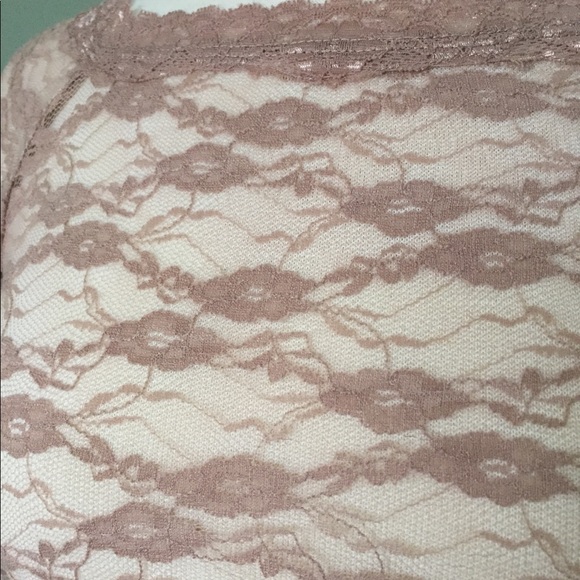 ❌SOLD❌ Powder Pink Lace top - Picture 4 of 5